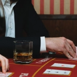 Блэкджек игра карты казино стол для людей зрелого возраста